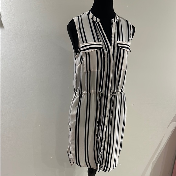 H&M Black and White Sleeveless Shirt Dress - Picture 1 of 10